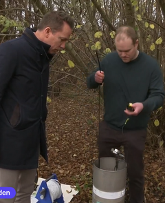 Collega's Koen Van der Biest en Jan Corluy van team Grondwaterbeheer en onze woordvoerder Katrien Smet legden aan de minister van Omgeving Jo Brouns uit hoe we nu nog beter de grondwaterstanden kunnen opvolgen.