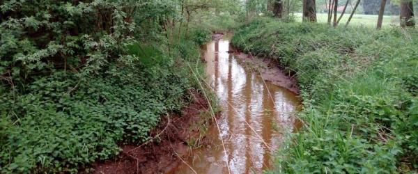 Foto van een onbevaarbare waterloop