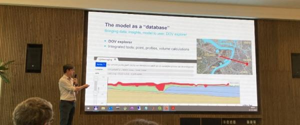 Tom Van Haren presenteert het model op het 6th European Meeting in 3D Geological Modelling in Kopenhagen